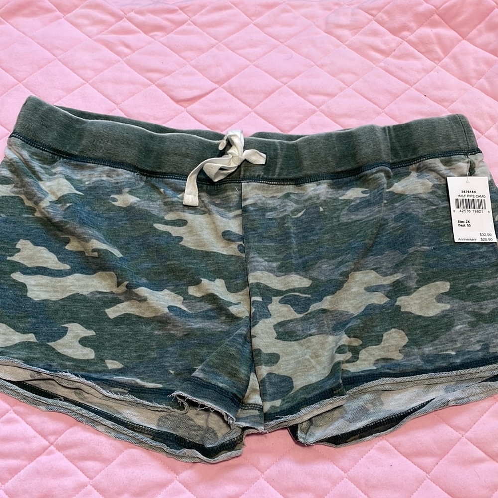 New- Half pipe camo short - Picture 2 of 4